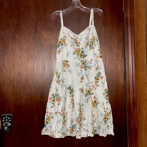 Dress from old navy, lightly worn, no stains, just needs an ironing.